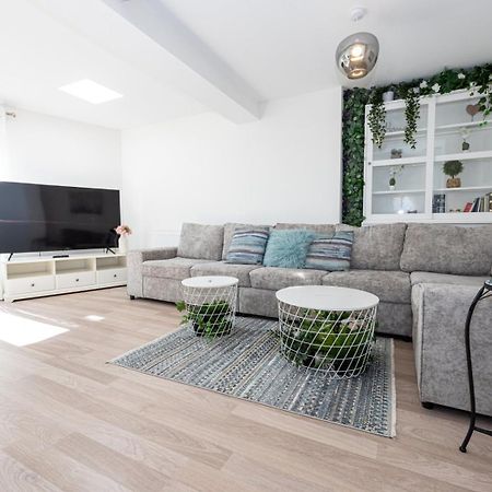 Guestready - A Haven By The River Manchester Exterior photo