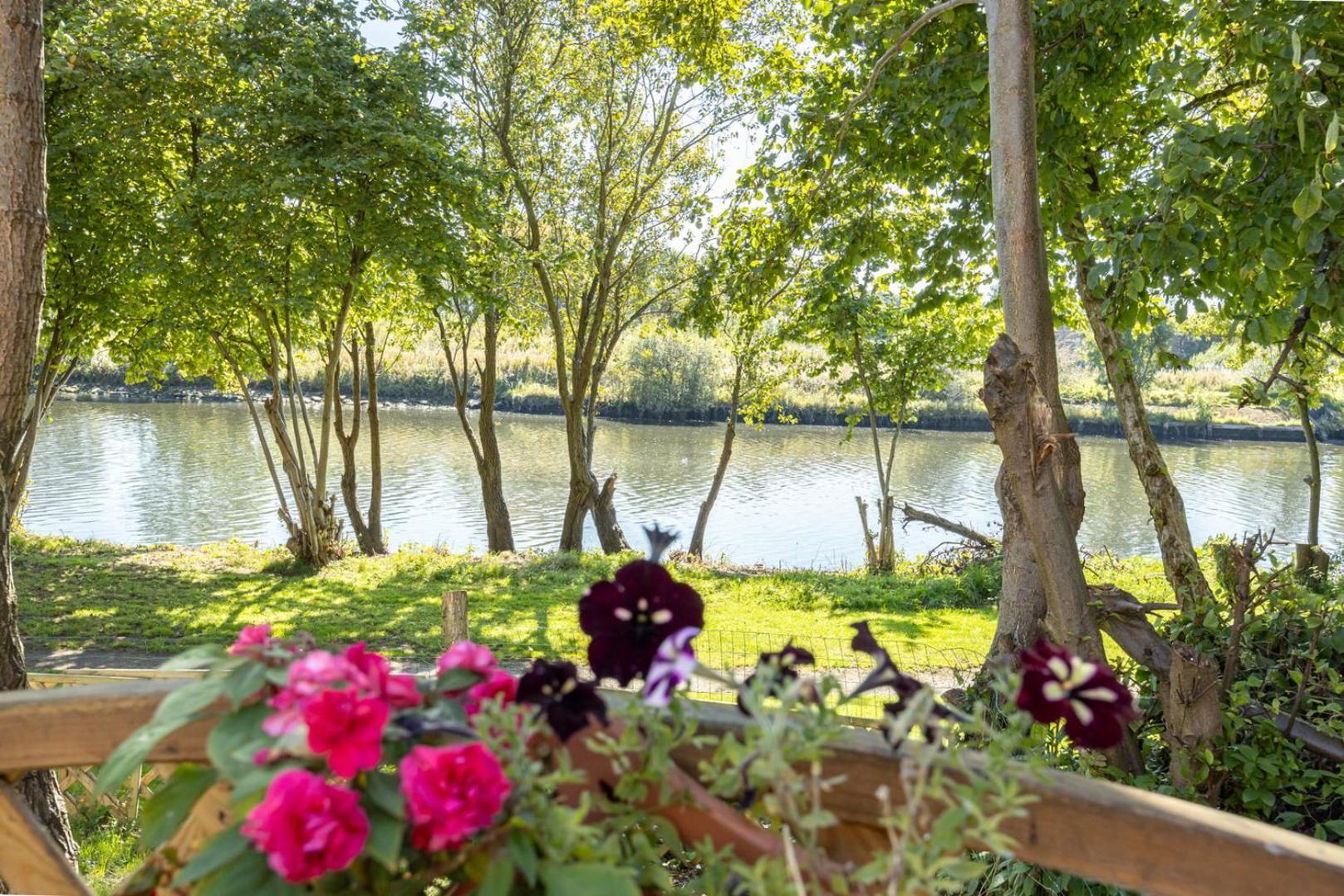 Guestready - A Haven By The River Manchester Exterior photo